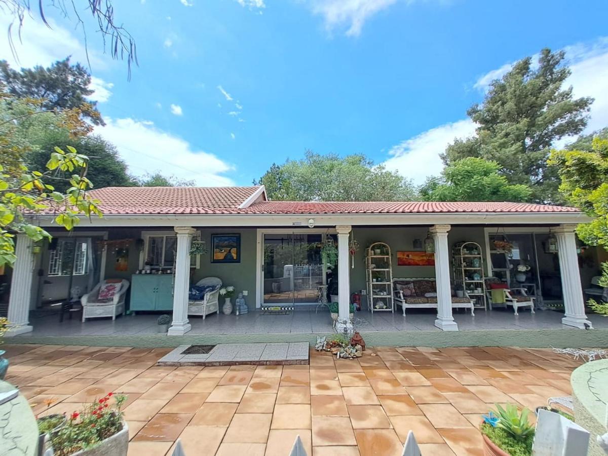 Gabbys Cottage Guesthouse Bloemfontein Luaran gambar