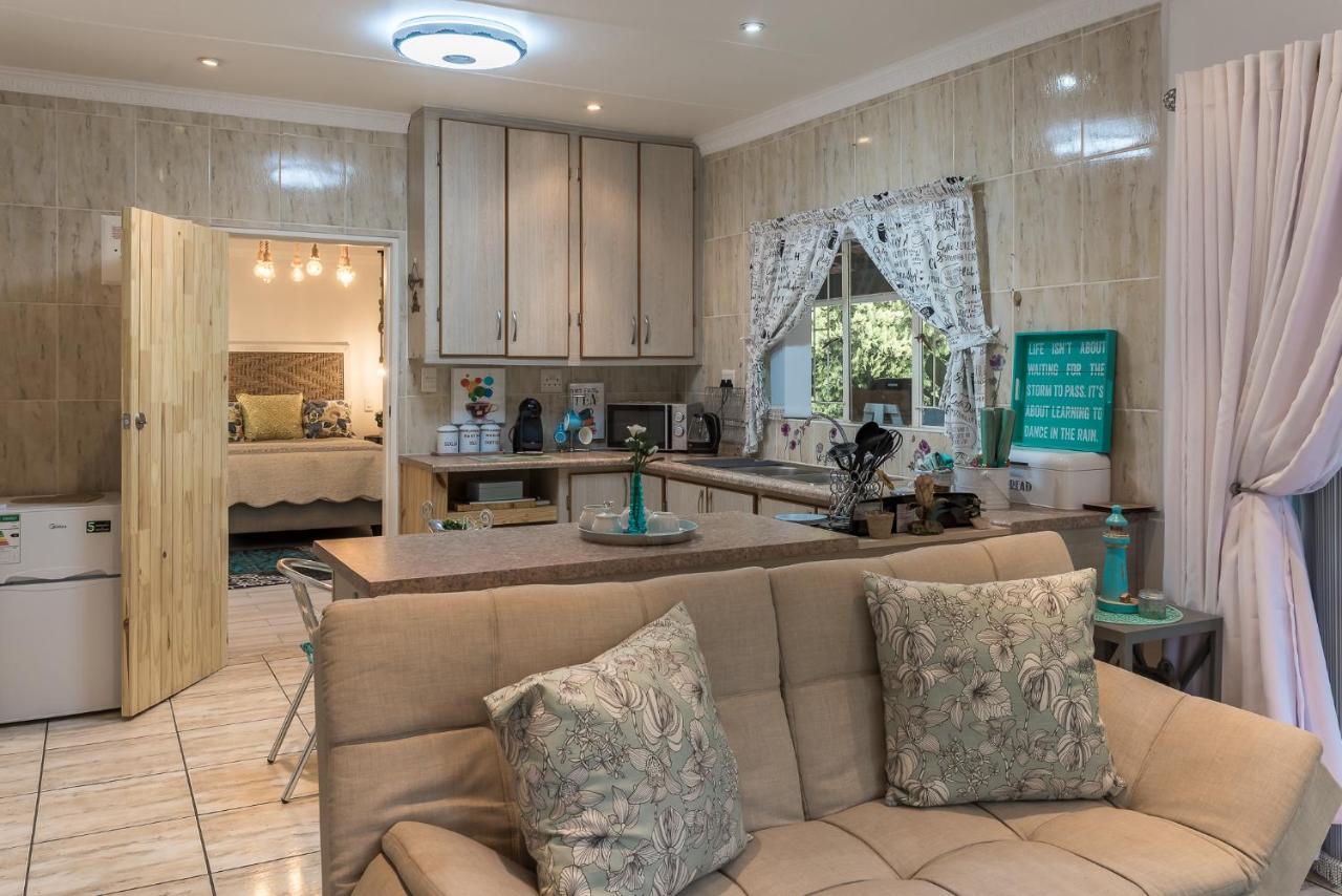 Gabbys Cottage Guesthouse Bloemfontein Luaran gambar