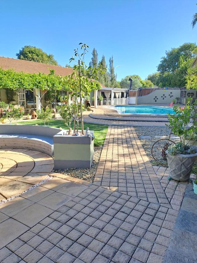 Gabbys Cottage Guesthouse Bloemfontein Luaran gambar