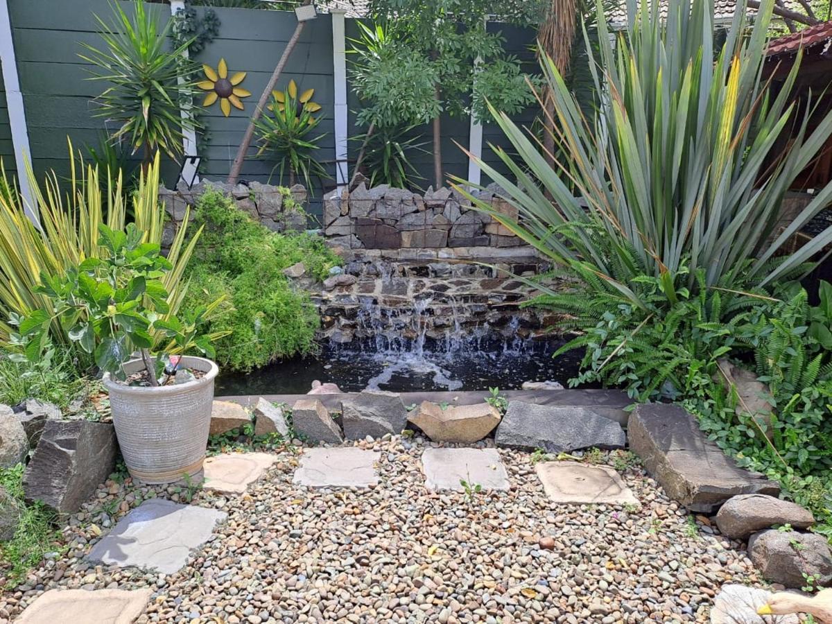 Gabbys Cottage Guesthouse Bloemfontein Luaran gambar